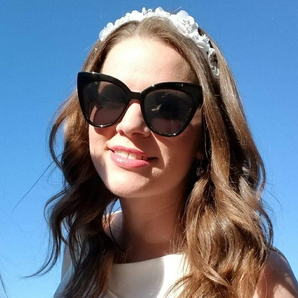 Meet your Posher, Carly - Picture 1 of 1